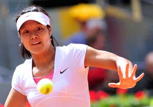 Li Na and Angelique Kerber advance at Eastbourne WTA event