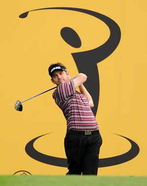 Storm halts Oosthuizen charge in Malaysia