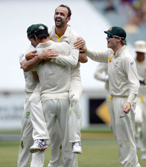 The Ashes: Nathan Lyon, Mitchell Johnson put Australia on course for 4th Test win