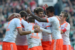 Bayern Munich soar; Borussia Dortmund hit five