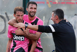 Defending champion Juventus beats Siena 2-1