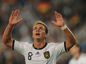 Mario Goetze scores twice on Bayern Munich debut