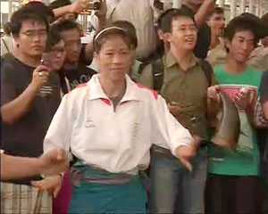 Mary Kom eager to take Priyanka Chopra on Manipur tour