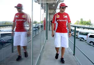 Ferrari retain Felipe Massa for 2013 season