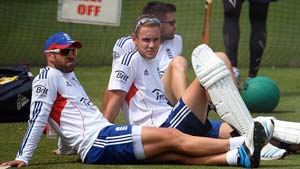 Matt Prior, Stuart Broad rescue man from jumping off a bridge in Sydney