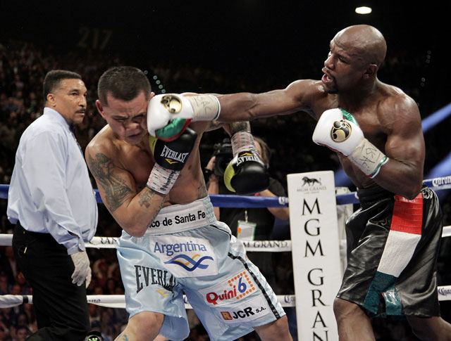 Floyd Mayweather Beats Marcos Maidana to Unify Welterweight Belts