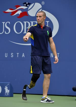 Wounded US veteran inspires as ballboy at US Open