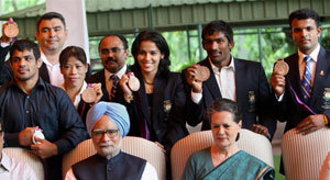 Olympic medallists meet PM Manmohan Singh and Sonia Gandhi