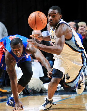 Fourth-quarter rally helps Grizzlies beat Pistons