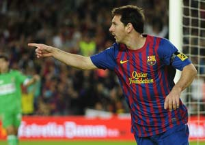 Messi brace ensures Barcelona stay on top
