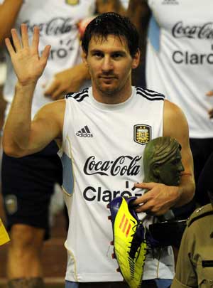 Messi bids adieu to Kolkata in style