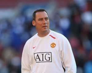 Manchester United coach Meulensteen leaves Old Trafford