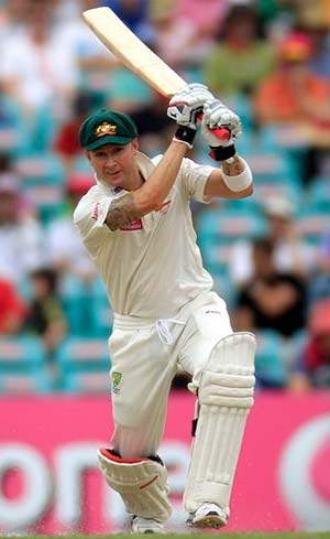 Clarke set to sign one million dollar bat deal
