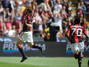 AC Milan move within 1 point of Serie A title