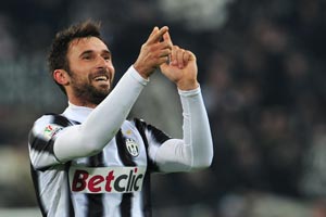 Juventus comes from behind to beat Genoa 3-1
