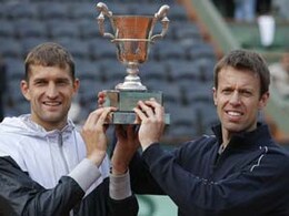 Nestor, Mirnyi beat Bryans for French Open title Nestor, Mirnyi beat Bryans for French Open title