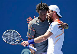 Jurgen Melzer lifts Winston-Salem title as injured Gael Monfils quits final