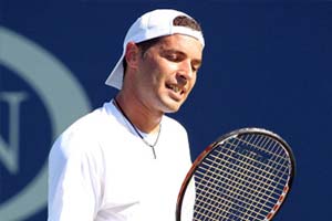 Montanes loses in opening round in Brazil