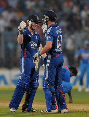2nd T20: Eoin Morgan's last ball six deflates India as England level series