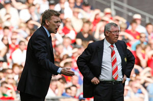 Recovering from hip surgery, Alex Ferguson guides David Moyes