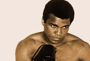 Muhammad Ali posts Twitter message to mark 50th anniversary of day when he won first heavyweight boxing title