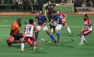 Mumbai Magicians take on UP Wizards in a do-or-die clash