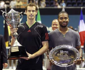 Murray hammers Young to win Bangkok title