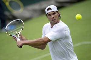 Rafael Nadal begins bid for 3rd Wimbledon title