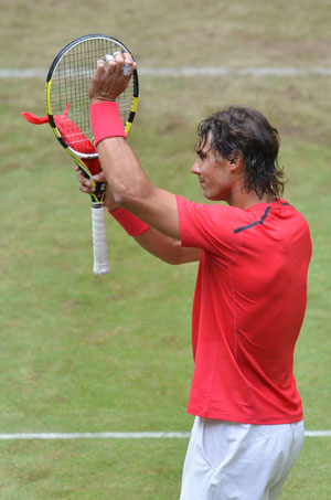 Rafael Nadal makes winning start on grass at Halle