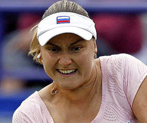 Nadia Petrova out of Australian Open after mother's death