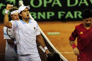 Nalbandian, Schwank cut Spain's lead to 2-1