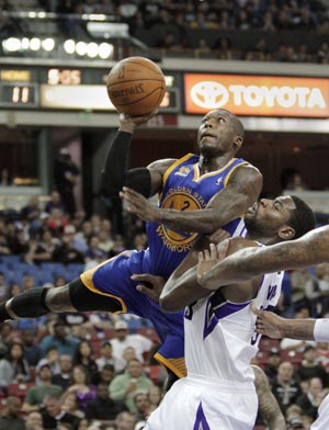 Warriors beat Kings after agreeing to trade