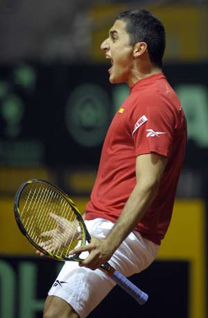 Holders Spain ease into Davis Cup quarter-finals