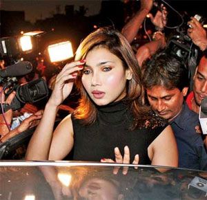 Mumbai model named in match-fixing to take UK paper to court