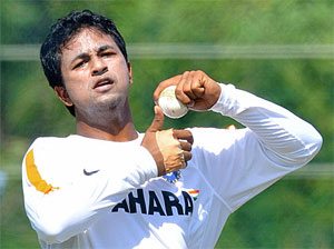 Dhoni makes my job easier: Ojha