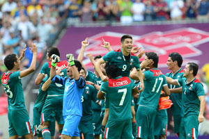 London 2012 Football: Mexico stun Brazil to win gold