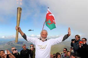 Olympic torch becomes cultural happening in United Kingdom