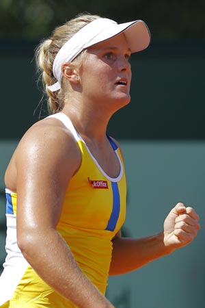 Melanie Oudin of the United States receives Wimbledon wild card