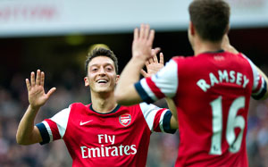 Mesut Ozil, Nicklas Bendtner keep Arsenal on top with 2-0 win over Hull City