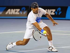 Paes-Bracciali enter Thailand Open semis, Somdev in Malaysia last-4