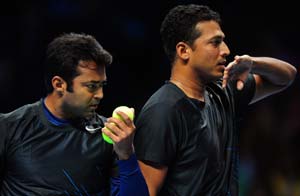 Paes-Bhupathi beat Bryan brothers, enter Tour finals semis