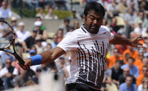 Paes-Benesova in mixed doubles quarters