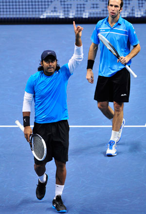 Leander Paes-Radek Stepanek qualify for semi final of ATP World Tour Finals