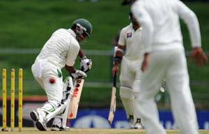 Pakistan hit back at Sri Lanka after batting collapse