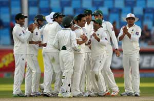 3rd Test: England edge ahead as wickets tumble