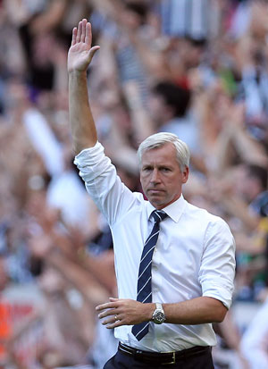 Alan Pardew could face ban after push on official
