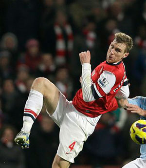 Arsene Wenger banks on Per Mertesacker to fix fine mess