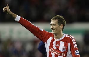 Crouch scores as Stoke City draw Manchester United