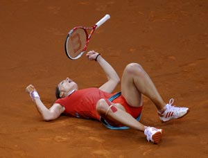 Azarenka shocked, Petkovic suffers serious injury