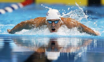 Michael Phelps eases into fly semis, Ryan Lochte looms in free